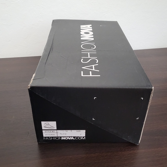 Flat Sandal - Color: Nude - Size 7 - Picture 5 of 6